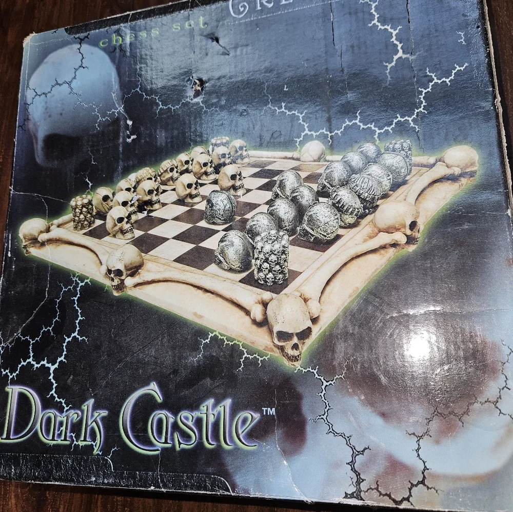 Dark Castle Gothic Collectors Chess Set - Picture 6 of 6